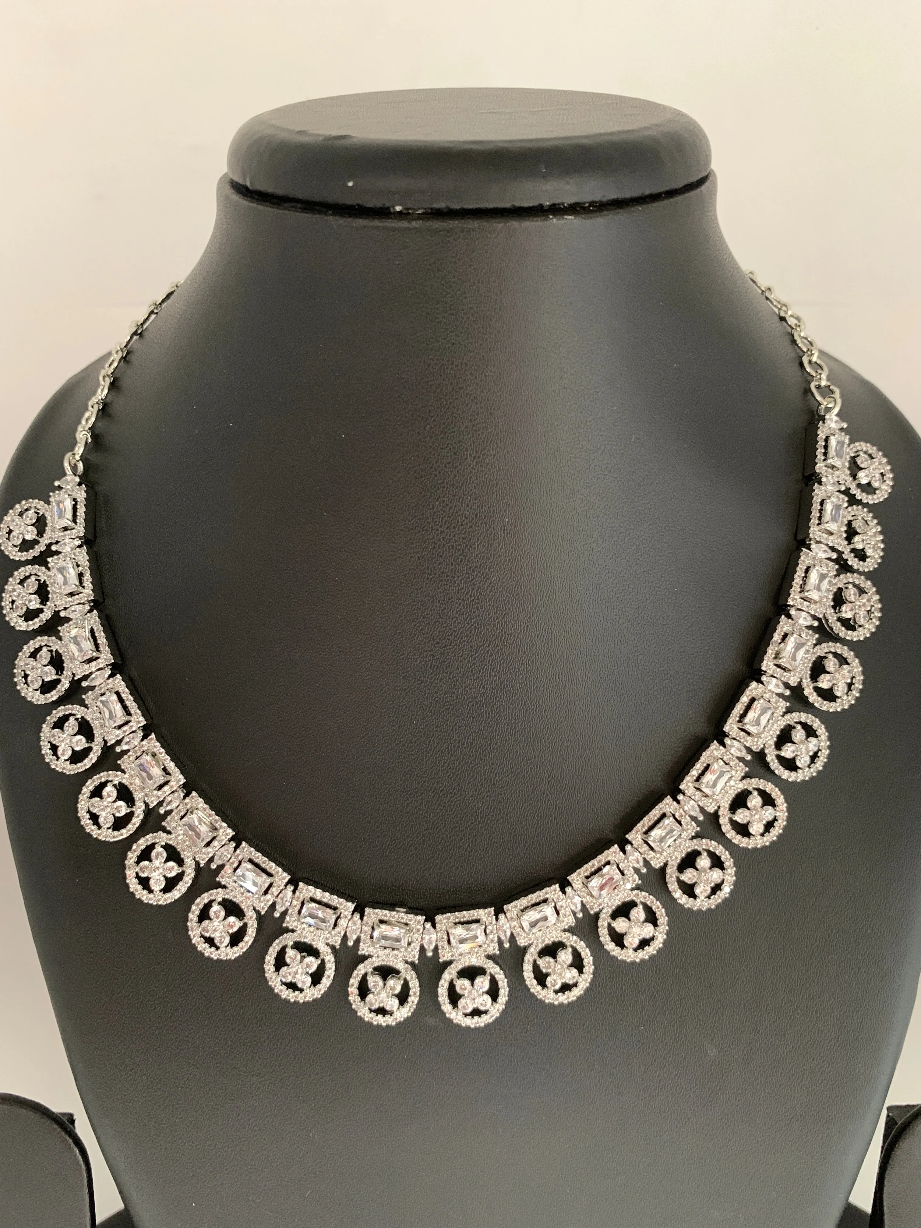 Simple AD Clear Stone Silver Polish Short Necklace
